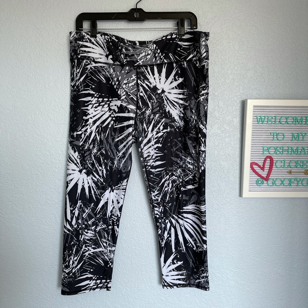 Fabletics XL workout crops